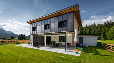 Energieeffizientes Haus mit Solarpanel