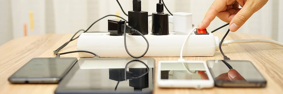 Strom sparen: Steckerleiste voller Geräte abschalten