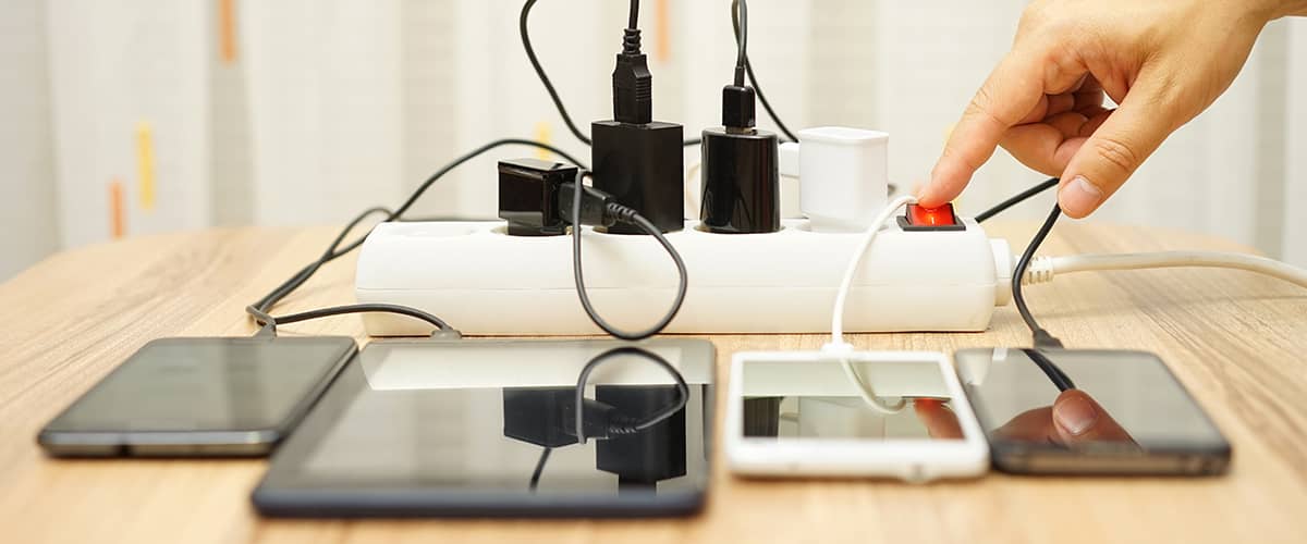 Strom sparen: Steckerleiste voller Geräte abschalten